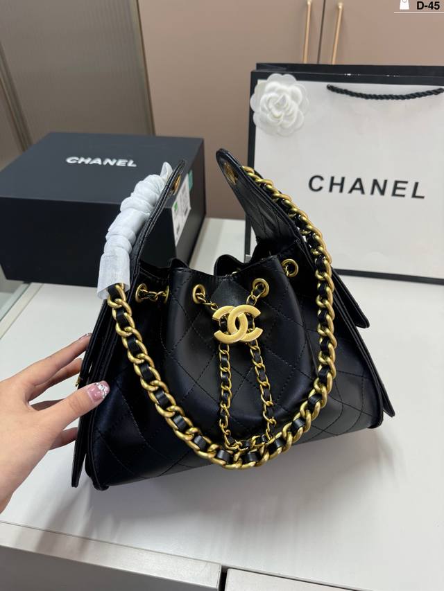 D-45尺寸22×15折叠盒 羊皮纹 Chanel香奈儿25Bag 但这次的25Bag 真的时髦耶容量虽小但日常出门刚刚好，Jennie同款，时尚圈爆款，收藏O