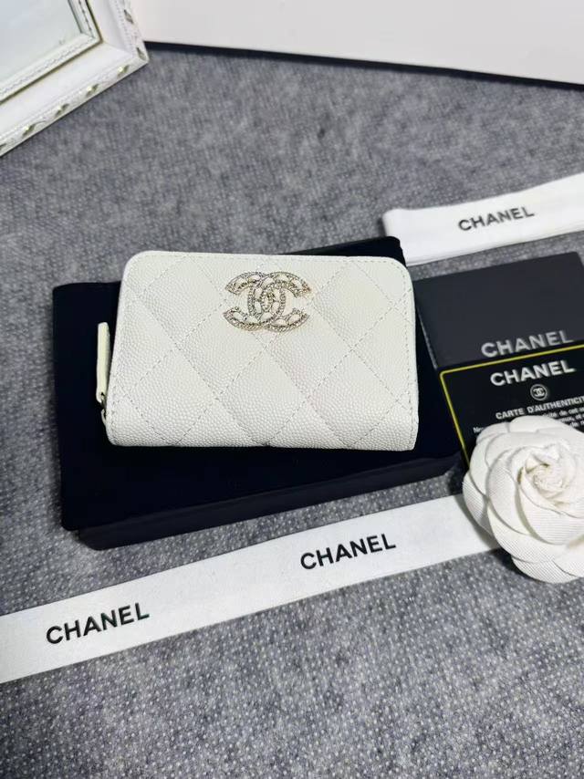 清货 Chanel S经典黑带钻鱼子酱卡包，在阳光下闪闪的双C做的太精致了钻配皮链超级无敌美款号：Ap3640尺寸：11.2*7.8*2.5Cm DDD