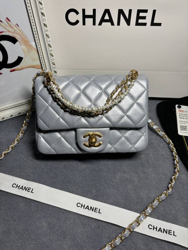 清货 新品到货珍珠方胖子 DDD 珍珠手腕 方胖子 DDD 专柜售价购入开发珍珠方胖子 DDD 美貌还是打败了实用~ DDD 这珍珠手腕包谁不爱呢 DDD 上身