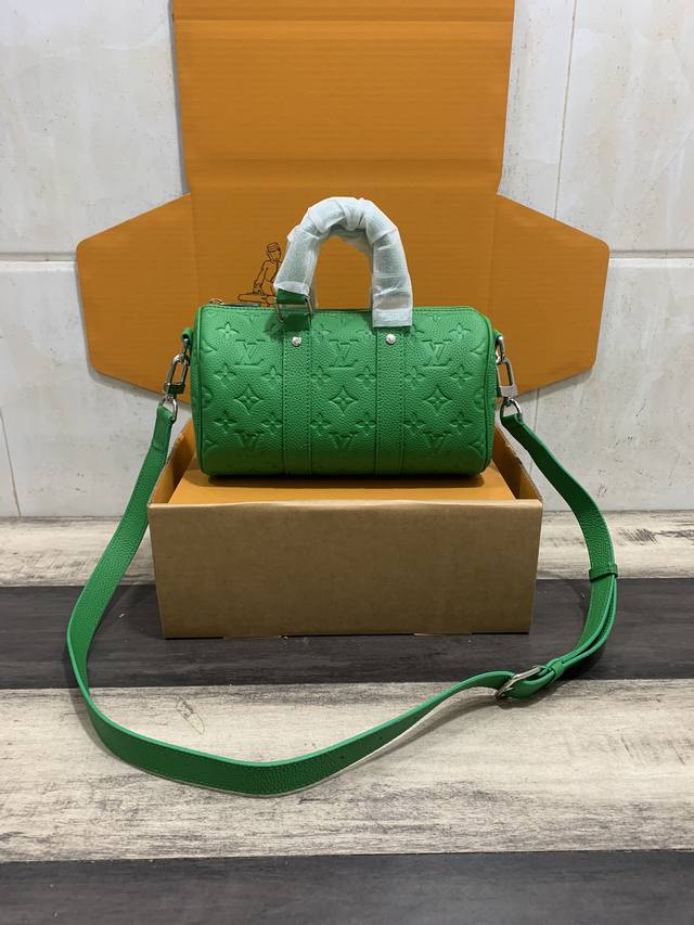 厂价 。 最高版本原厂皮顶级原单配专柜全套包装 26055绿色！顶级原单163芯片！现货实拍！内码Mb2284 DDD