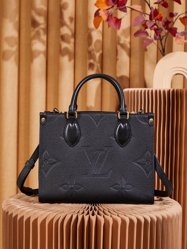 厂价 。 最高版本原厂皮顶级原单配专柜全套包装 DDD 小号M45653 DDD 尺寸：25*19*11.5Cm DDD 全新的给人一种全新的感觉，经典的标志性