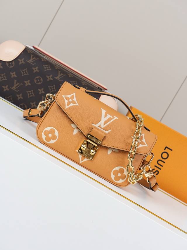 动态163C01芯片 M12735棕压花 顶级原单 独家背景实拍 本款 Pochette MéTis East West 手袋取材 Monogram Empre