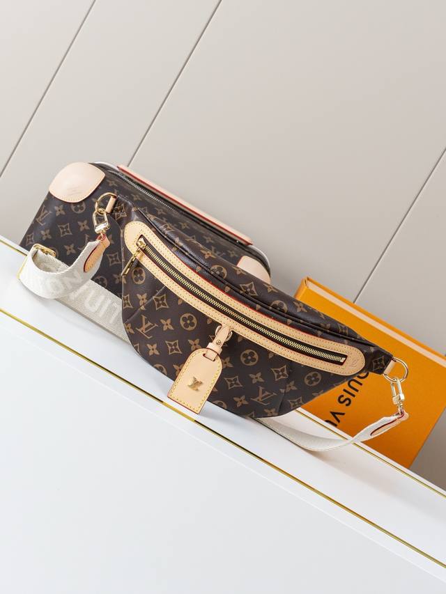 动态163C01芯片 M46784老花 顶级原单 独家背景实拍 High Rise 腰包以柔软 Monogram 涂层帆布塑造贴身构型，轻薄设计可置于外套内侧。