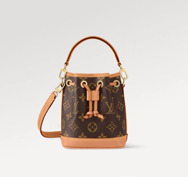 顶级原单 独家实拍 M81266 本款 Nano Noé 手袋浓缩 1932 年 Noé 手袋的经典构型，以 Monogram 帆布和牛皮革饰边融合传统设计和当