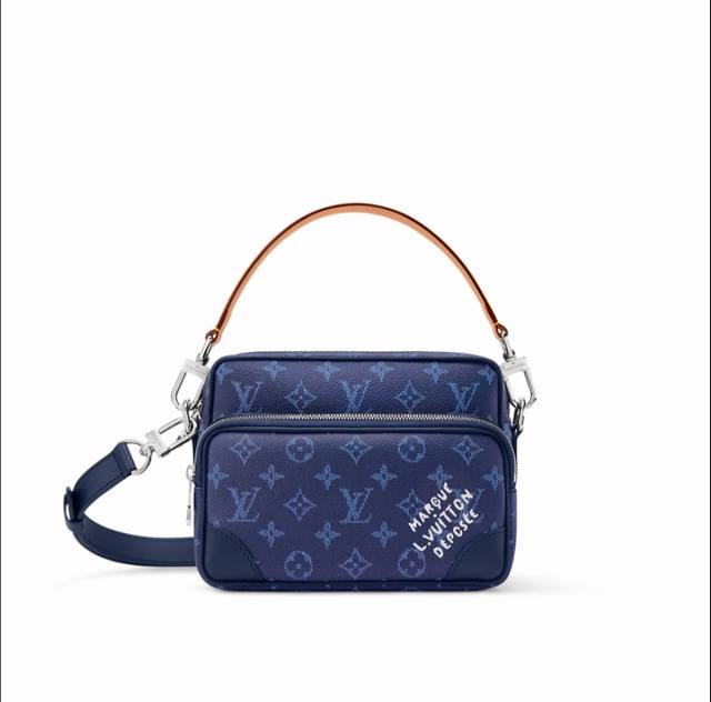 M26823蓝色 顶级原单 变码芯片163C 本款 Nil 邮差包取材 Pharrell Williams 焕新演绎的 Damoflage Black 涂层帆布