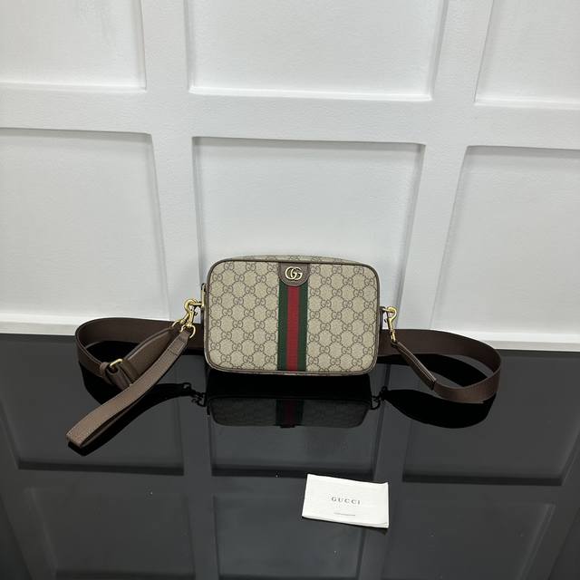 Gucci新专款柜品质，顶级原单货，原厂皮，原厂五金、实物实拍，款号:839155杏啡 尺寸:W24Xh15Xd4Cm， DDD