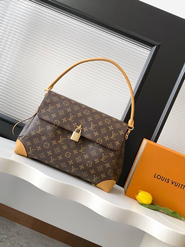 动态163C01芯片 顶级原单加强版 M14473老花 Hide Away 手袋取材 Monogram 涂层帆布，将利落线条与品牌传统元素融为一体，打造工作休闲