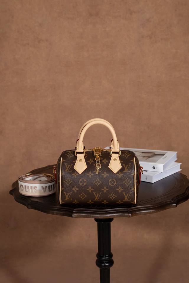 163芯片 Ar 家渠道货 Speedy BandoulièRe 20 手袋：经典时尚之选 DDD Ar 家带来的渠道货本款 Speedy BandoulièR