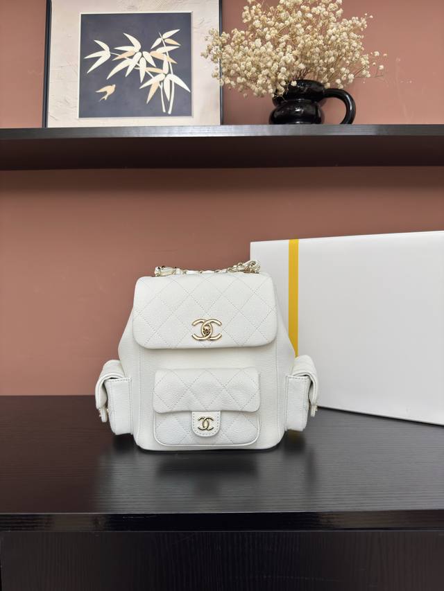 图片大号 Chanel 23K 背包双肩包 DDD As4398#白色球纹浅金独家背景 DDD 实物实拍顶级质量货尺寸21.5*19.5*12Cm DDD