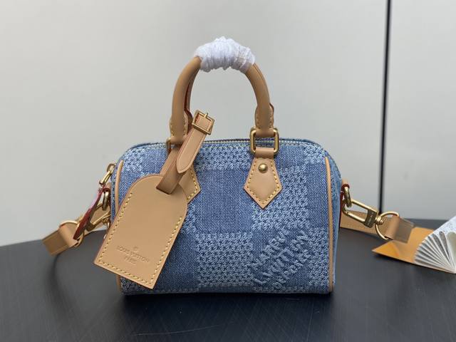 出厂价 顶级原单 N40682蓝色格子 牛仔枕头包speedy系列nano Speedy 手袋 本款 Nano Speedy 手袋选用由认证棉织就的 Mongo 出厂价 顶级原单 N40682蓝色格子 牛仔枕头包speedy系列nano Speedy 手袋 本款 Nano Speedy 手袋选用由认证棉织就的 Mongo