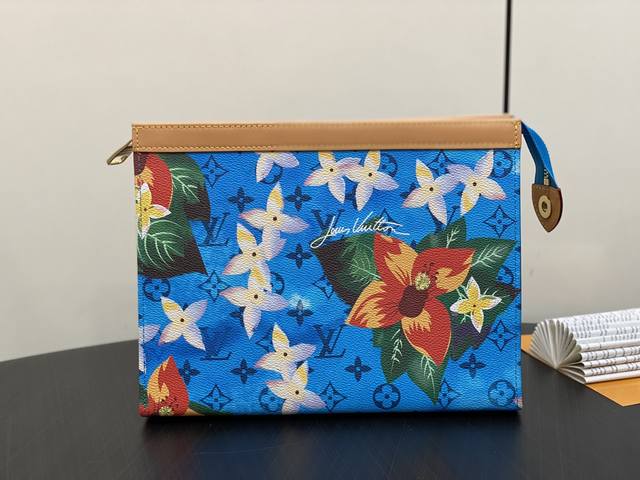 出厂价 顶级原单 M83465蓝色印花 手包手拿包系列 Pochette Voyage 手拿包手袋 Virgil Abloh 以滑板椰树主题焕新 Pochett