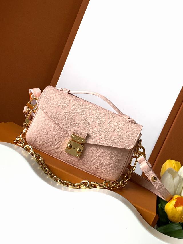 动态变码芯片 Pochette Métis East West 手袋 特级加强版 型号： M47045 皮料： 是意大利a级皮料 五金： 采用进口a级全钢五金