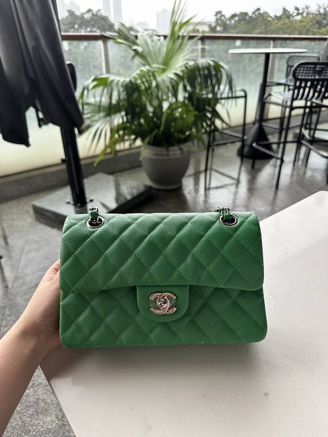 升级版cf白金版 正品级 香奶奶经典巨作cf全钢浅金浅银金属 Cf 23Cm 非常有女性优雅气质 具备ch Nel Cf的性感魅力 经典百搭号称历史销售总冠军仙 升级版cf白金版 正品级 香奶奶经典巨作cf全钢浅金浅银金属 Cf 23Cm 非常有女性优雅气质 具备ch Nel Cf的性感魅力 经典百搭号称历史销售总冠军仙