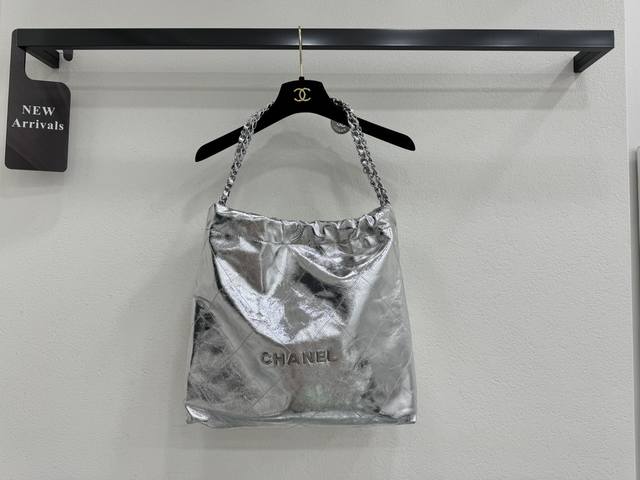 As3261 Chanel 22 Bag 垃圾袋 亮面牛皮 本季最火最值得入手的系列,它的名字叫22 Bag,小香凡是以数字命名的都必火爆 也一定会成为经典 超 As3261 Chanel 22 Bag 垃圾袋 亮面牛皮 本季最火最值得入手的系列,它的名字叫22 Bag,小香凡是以数字命名的都必火爆 也一定会成为经典 超