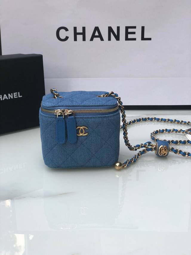 Chanel型号:1447简介:原单质量，经典之作，华丽与气质的前沿，是你意想不到的尊贵。皮种:原单进口小羊皮，里配原版布。五金:原版五金配制尺寸8.5 11