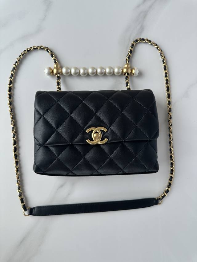 Chanel As5001 原单质量，经典之作，华丽与气质的前沿，是你意想不到的尊贵。皮种:原单进口羊皮，里配原版小羊皮。五金:原版五金配制尺寸:19-12.5