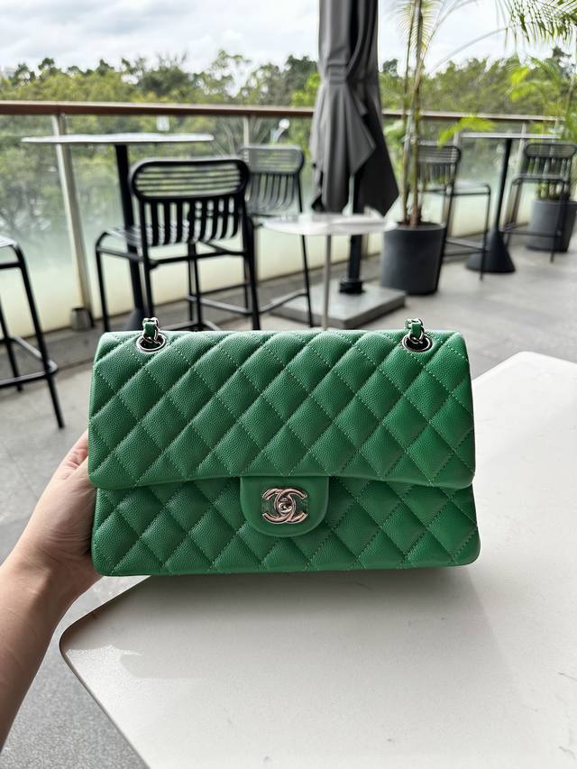 升级版白金版 正品级 春夏新品 全钢浅金浅银金属 Cf 25Cm 非常有女性优雅气质 具备ch Nel Cf的性感魅力 经典百搭号称历史销售总冠军仙女们衣柜里不 升级版白金版 正品级 春夏新品 全钢浅金浅银金属 Cf 25Cm 非常有女性优雅气质 具备ch Nel Cf的性感魅力 经典百搭号称历史销售总冠军仙女们衣柜里不