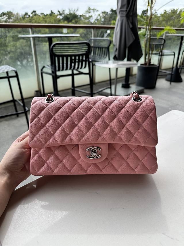 升级版白金版 正品级 春夏新品 全钢浅金浅银金属 Cf 25Cm 非常有女性优雅气质 具备ch Nel Cf的性感魅力 经典百搭号称历史销售总冠军仙女们衣柜里不 升级版白金版 正品级 春夏新品 全钢浅金浅银金属 Cf 25Cm 非常有女性优雅气质 具备ch Nel Cf的性感魅力 经典百搭号称历史销售总冠军仙女们衣柜里不