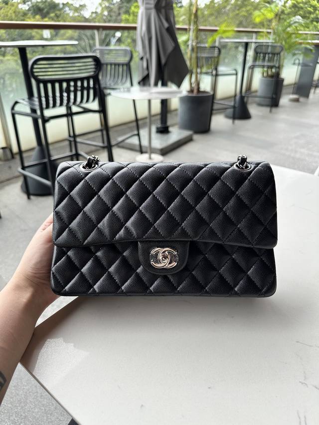 升级版白金版 正品级 春夏新品 全钢浅金浅银金属 Cf 25Cm 非常有女性优雅气质 具备ch Nel Cf的性感魅力 经典百搭号称历史销售总冠军仙女们衣柜里不 升级版白金版 正品级 春夏新品 全钢浅金浅银金属 Cf 25Cm 非常有女性优雅气质 具备ch Nel Cf的性感魅力 经典百搭号称历史销售总冠军仙女们衣柜里不