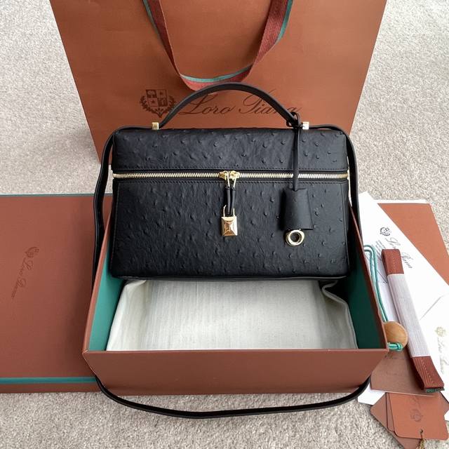 正品级 不配包装 特级品质 Loro 新款extra Bag L27#鴕鳥紋黑色 进口原厂皮+纯钢金色五金 采用鴕鳥紋精致製作,點綴太陽金色配件。搭配多功能肩帶 正品级 不配包装 特级品质 Loro 新款extra Bag L27#鴕鳥紋黑色 进口原厂皮+纯钢金色五金 采用鴕鳥紋精致製作,點綴太陽金色配件。搭配多功能肩帶
