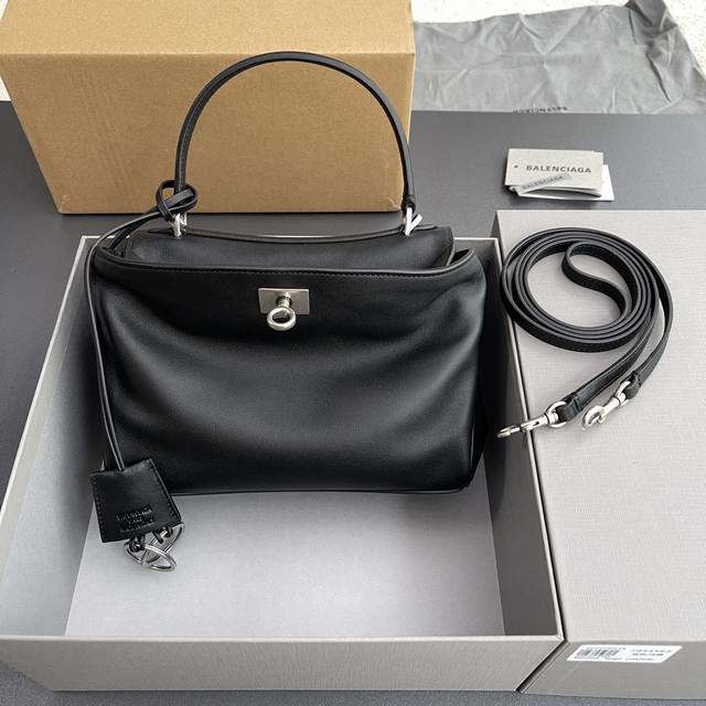 原厂皮 顶级高端～进口材料 Rodeo迷你minmin手提包 采用進口原廠皮黑色光滑牛皮革，飾以做舊銀色金屬配件，單手柄高度11.9釐米，可拆卸斜挎肩帶高69.