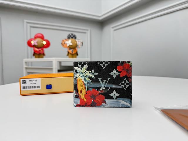 正品级 顶级原单 M83468這款slender錢包以monogram Surfin’帆布製成,印有岩石及色彩明麗的衝浪板和熱帶花卉圖案,並融合lv Initi 正品级 顶级原单 M83468這款slender錢包以monogram Surfin’帆布製成,印有岩石及色彩明麗的衝浪板和熱帶花卉圖案,並融合lv Initi