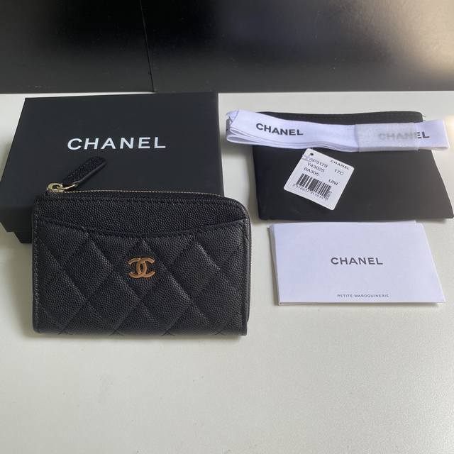 顶级原单,24新品chanel 7字型单拉卡包 款号3179,尺寸12*7.5*2.5Cm。 顶级原单,24新品chanel 7字型单拉卡包 款号3179,尺寸12*7.5*2.5Cm。