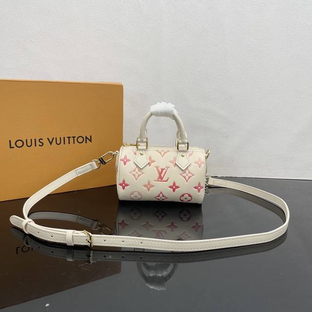 顶级原单m83452 本款 Nano Speedy 手袋浓缩 Speedy 手袋的经典构型，以 Monogram Empreinte 皮革和数码印花工艺描绘水彩