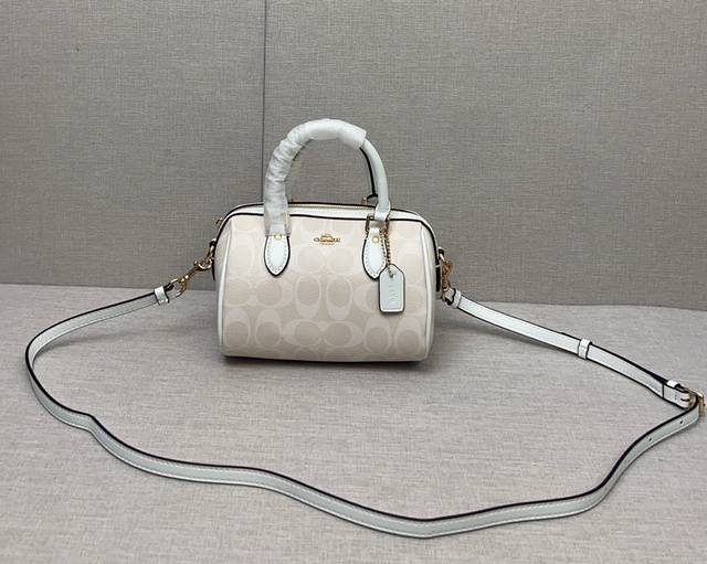 2024新品6月新品 Cs183 Coac女款mini Rowan手提单肩斜挎包波士顿小号。Ch370 Ch159 Ch469 Ch370 尺寸16.5×11× 2024新品6月新品 Cs183 Coac女款mini Rowan手提单肩斜挎包波士顿小号。Ch370 Ch159 Ch469 Ch370 尺寸16.5×11×