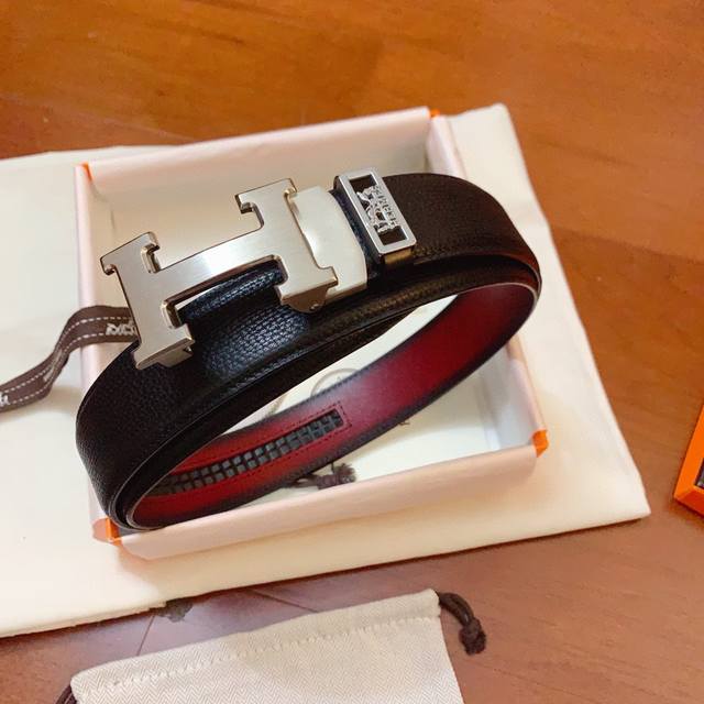 爱马仕新款同步。配正版包装新款野牛皮，精品自动钢扣，看货看品质带宽3.4Cm，对版对货，全套包装！市场高版本！