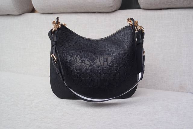 Coach72702 Jes Hobo单肩斜挎大马车。半月包 个性彰显。容量大。尺寸长32 高24 宽9