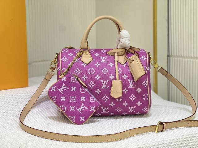 小包对版内里 M24425 M24424本款 Speedy P9 Bandoulière 25 Monogram Leather 手袋选用柔软牛皮革，以 Mon