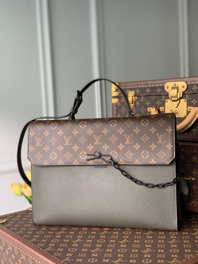 头层皮 顶级原单 M30591绿 十字纹配老花 2020秋冬robusto 公文包在 Virgil Abloh 手中流露 Taga 皮革的雍容气度，搭配源自 S