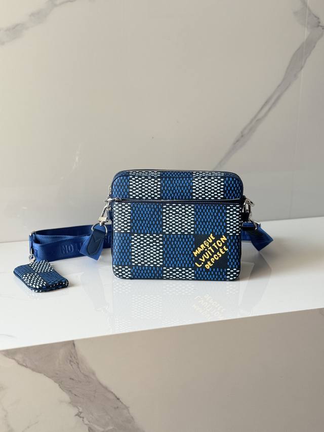 Trio 邮差包 M40694 由 Monogram Eclipse 帆布与 Monogram Eclipse Reverse 帆布制成。标志性的同色调灰色图案