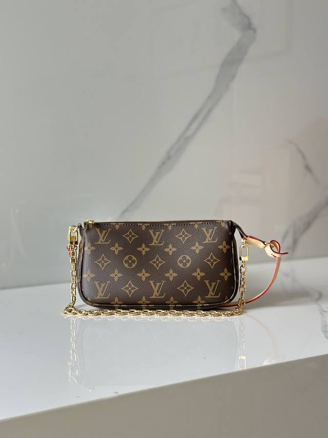 M82766老花 新版本 麻将包系列 Pochette Accessoires 手袋、本款 Pochette Accessoires 手袋采用 Monogram M82766老花 新版本 麻将包系列 Pochette Accessoires 手袋、本款 Pochette Accessoires 手袋采用 Monogram