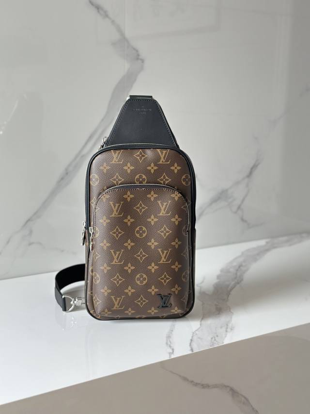 Avenue 单肩包 M46327 本款 Avenue 单肩包采用 Monogram Macassar 帆布和皮革饰边，释放英朗气度。帆布肩带及内衬为品牌经典注