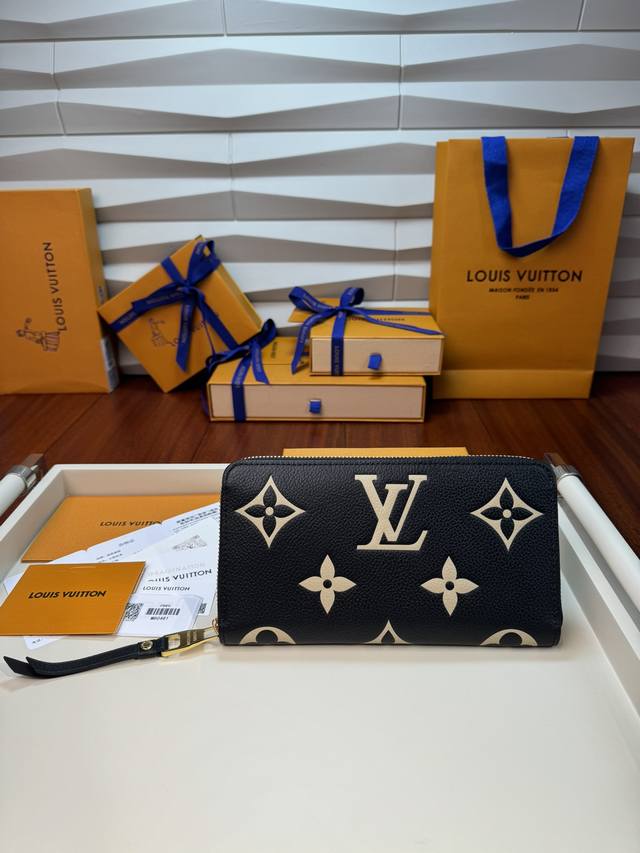 M80481 Mb特级芯片版 这款zippy钱包采用双色monogram指纹皮革，牛皮，上面印有monogram图案。该公司的标志性模型，它以其安全的整体滑动关