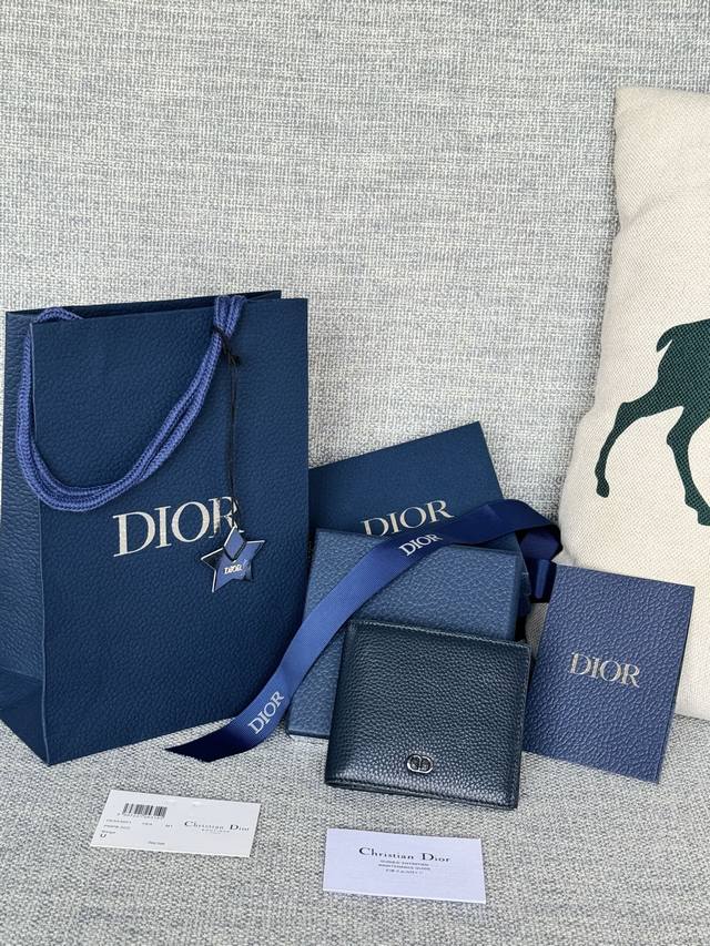 荔枝纹全皮系列 20Bbh027Yse-H05E-Tu Dioroblique真的是让人欲罢不能。 Dior官网入的,因为疫情关系不敢找代购. .本以为发货会很 荔枝纹全皮系列 20Bbh027Yse-H05E-Tu Dioroblique真的是让人欲罢不能。 Dior官网入的,因为疫情关系不敢找代购. .本以为发货会很