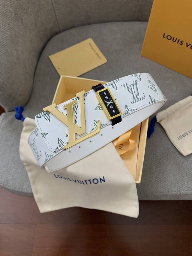 配送正版包装,代购精品专供原单货,Lv家正版开模官网同步精品,高端定制专供,新款拉丝间亮光内穿钢扣, 皮料精细带身缝制,宽4.0Cm 配送正版包装,代购精品专供原单货,Lv家正版开模官网同步精品,高端定制专供,新款拉丝间亮光内穿钢扣, 皮料精细带身缝制,宽4.0Cm