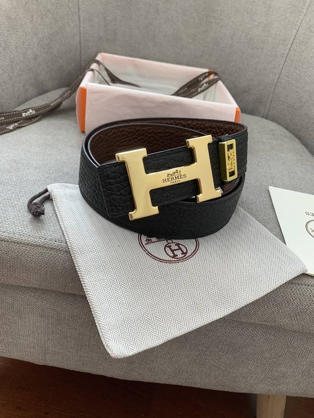 高端版本，爱马仕正版同步，配正版包装，专柜同步精钢扣，扣头背面独有专柜钢印编码，高端客户专供，双面大象纹系列，对版皮料无可挑剔，原产头层牛皮，双色搭配两面可用，