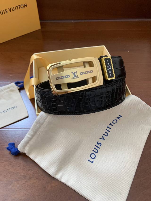 Lv路易威登新款纯钢自动扣系列，宽度3.5Cm，配正版包装，鳄鱼肚纹逼真纹路，五金精品打磨材质，高端品质进口原厂皮料，正版开模， 高清实拍大图 ，保质保量