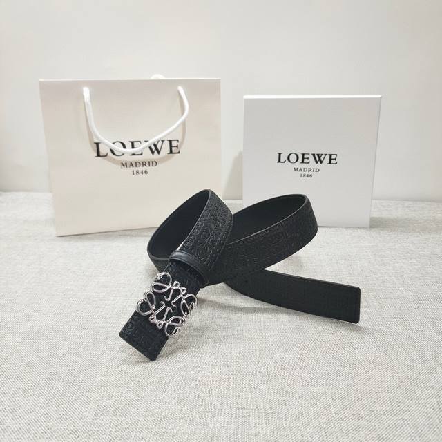 罗意威新款女款同步更新，原单精品，配送正版包装请看品质看细节，实物对比即知，做工质量决定一切，正版开模 宽度3.5Cm，