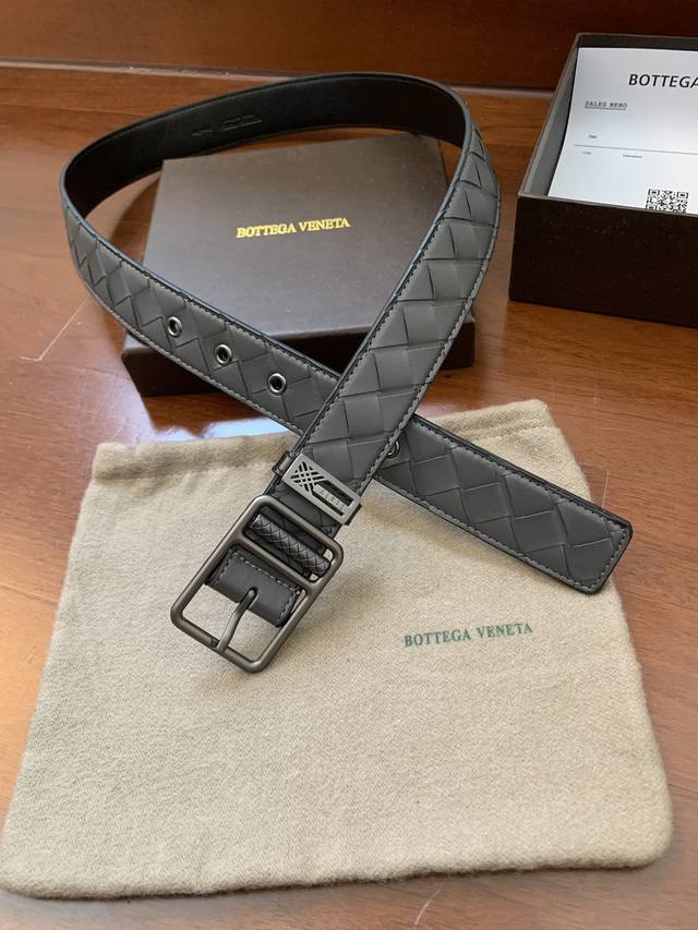 配正版包装，Bv正版同步，哑光精品打磨五金，纯手工编织 ， 带身进口牛皮精选，皮纹清晰质感舒适 版型时尚高档 宽度3.4 Cm 高清实拍大图 ，保质保量