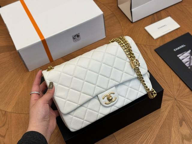 配折叠盒 升级品质 Size:24.16Cm Chane 香奈儿 小金柱 非常经典cf的版型 出街不撞包 随意搭配都很美! 配折叠盒 升级品质 Size:24.16Cm Chane 香奈儿 小金柱 非常经典cf的版型 出街不撞包 随意搭配都很美!