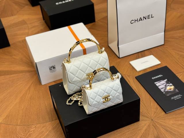 配盒 Size：15*11Cm 11*9Cm 香奈儿23K Kelly 最美的23K，太好看了想要马上滴滴sa的冲动 新包真的超香哦！ 牛皮品质