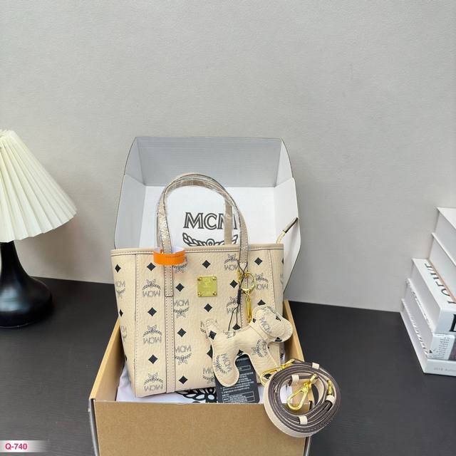 升级版全套包装！ 尺寸20.20 Mcm菜篮子 配挂件 干干净净 搭配休闲风的穿搭 舒适又有活力