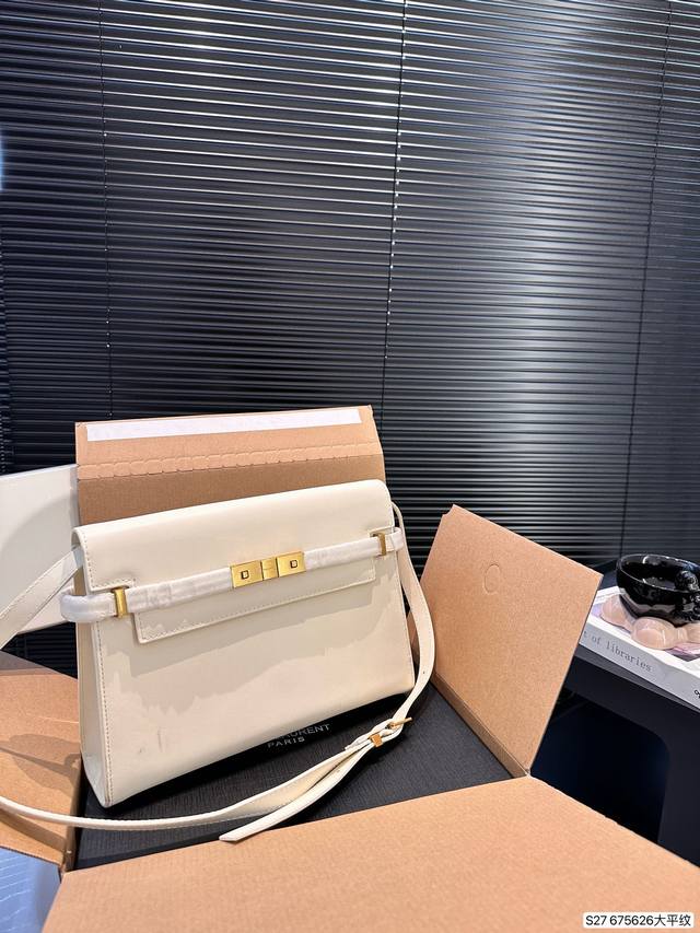 大号 配飞机盒折叠盒子 Ysl圣罗兰曼哈顿 真的酷到我了！ Saint Laurent 曼哈顿 冷门高级 不撞款的包 锋利的线条 方正立体的包型 很好的诠释了