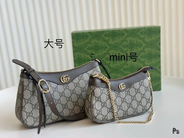 全套包装 Gucci新款腋下包到手！ 太美了太美了太美了！看起来小小一只其实超能装！放两只iphone都绰绰有余！肩带也是可调节的！我穿着个白t就迫不及待直接上