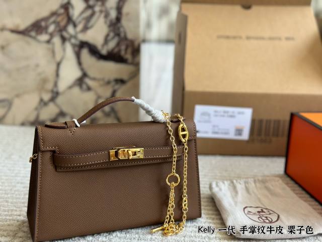 牛皮mini Kelly-代 全套包装配丝巾 爱马仕mini Kelly-代，真的太香了，属于日常休闲跟女人味都可以驾驭的那种容量也非常司，，除了随身携带的化妆
