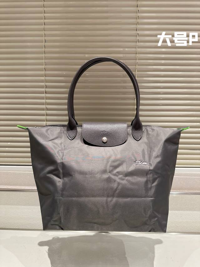 原单longchamp珑骧lepliagecolliermassa女士系列手提单肩包 可折叠 帆布拼牛皮 珑骧70周年纪念款到。防水降落伞绸面十字纹牛皮纪念款手 原单longchamp珑骧lepliagecolliermassa女士系列手提单肩包 可折叠 帆布拼牛皮 珑骧70周年纪念款到。防水降落伞绸面十字纹牛皮纪念款手